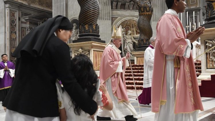 La Messa celebrata da Papa Francesco per la comunità cattolica filippina a Roma