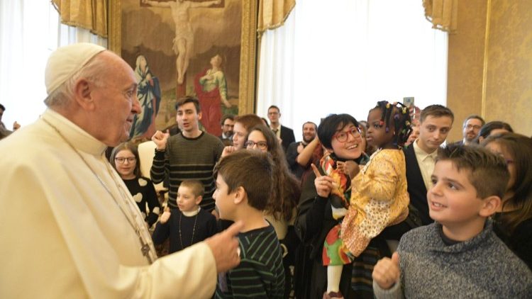 Itālijas Katoļu asociācijas bērni tiekas ar pāvestu