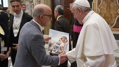 Il Papa: le società misurino il loro passo sugli anziani