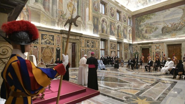 البابا فرنسيس يتسلم أوراق اعتماد ستة سفراء جدد لدى الكرسي الرسولي 19 كانون الأول ديسمبر 2019
