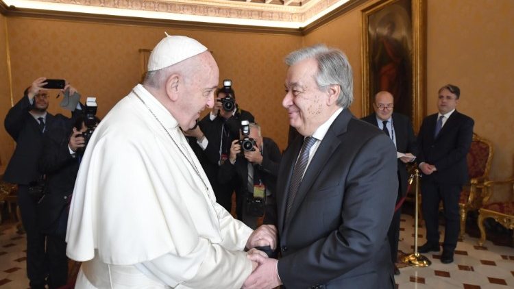 Antonio Guterres s pápežom Františkom pri audiencii  20. decembra 2019