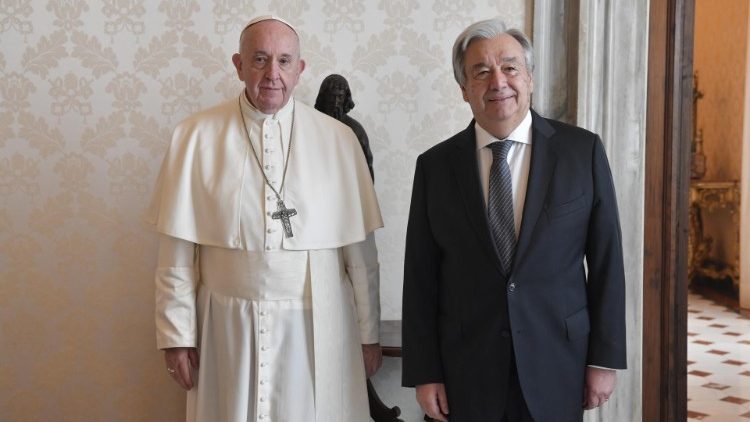 Papež František s generální sekretářem OSN Antoniem Guterresem, Vatikán 20. 12. 2019