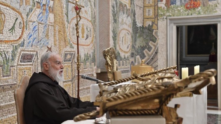 Fr. Raniero Cantalamessa, OFMCap na Capela Redemptoris Mater