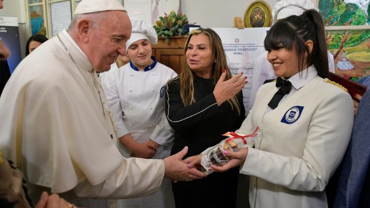 Le Pape lors de la visite au lycée romain "Pilo Albertelli"