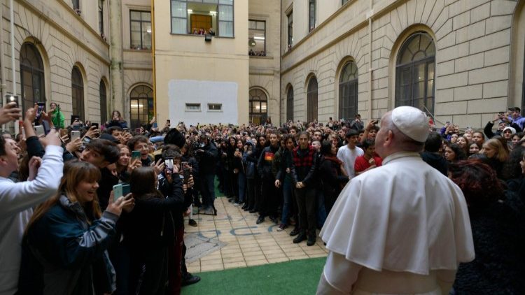 Папа падчас візіту ў ліцэй  "Pilo Albertelli"