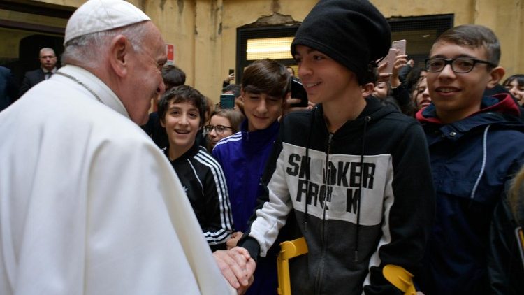 Papa Francesco in visita al liceo romano Albertelli 