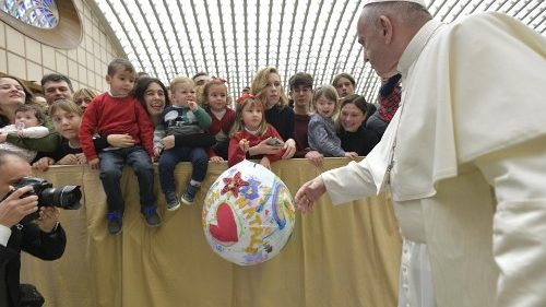 Pápežov vinš zamestnancom Vatikánu: Nechajme sa obnoviť úsmevom Ježiška