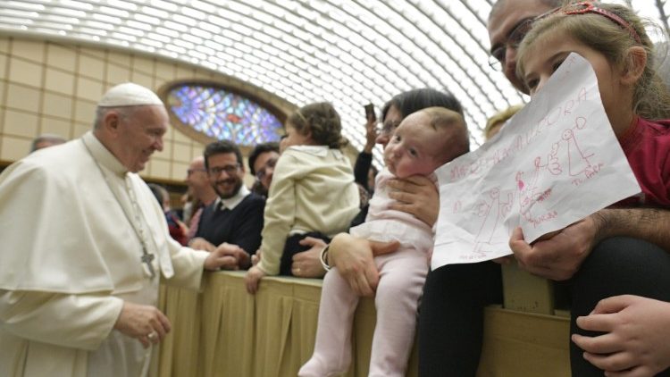 Franziskus zum Anfassen: viele Vatikanangestellte brachten ihre Kinder mit