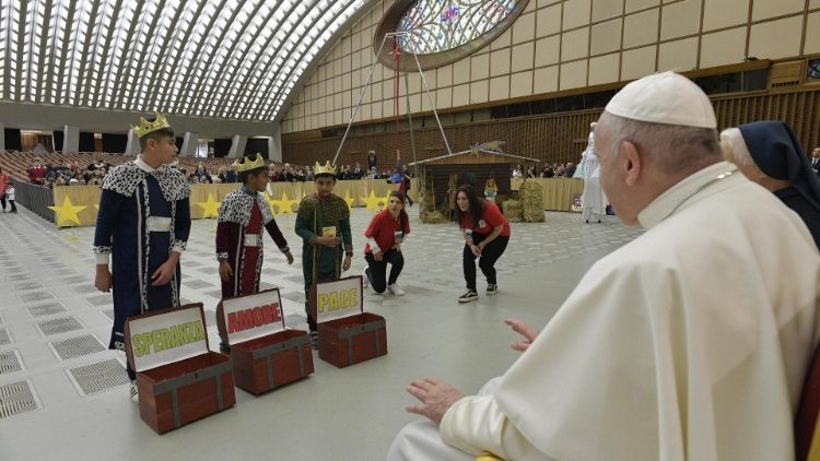 Папа Франциск на срещата с децата от диспансера "Санта Марта", 22 декември 2019