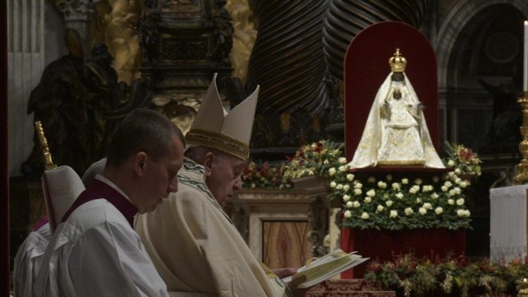  Papa kremton Te Deum, në Bazilikën e Shën Pjetrit
