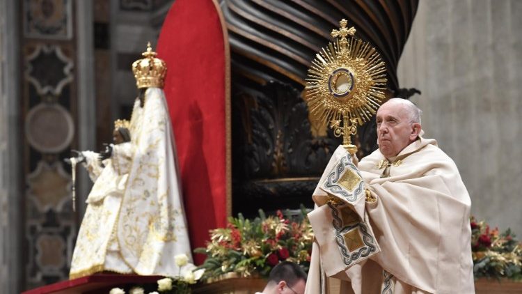 البابا يترأس صلاة الغروب عشية الاحتفال بعيد القديسة مريم والدة الله