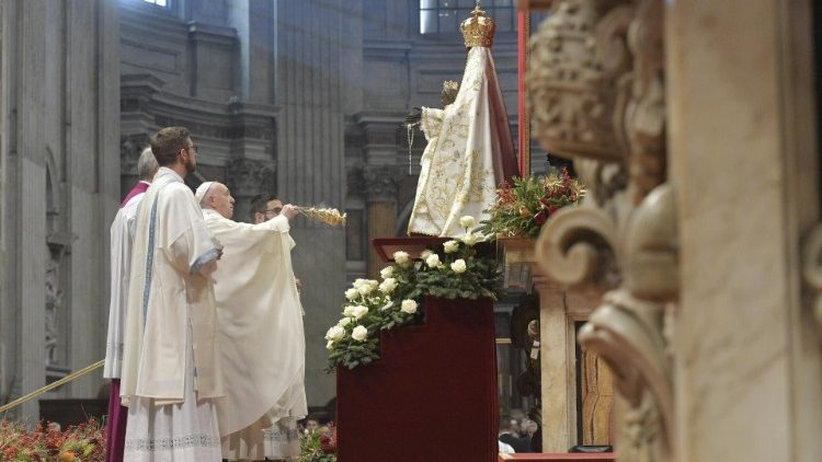 البابا فرنسيس يترأس القداس الإلهي في عيد القديسة مريم أم الله 1 كانون الثاني ناير 2020