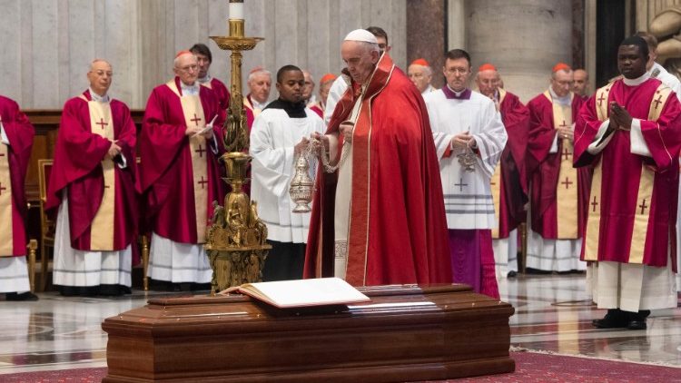  O Papa Francisco presidiu o rito da Ultima Commendatio e da Valedictio