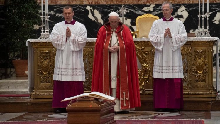 Il Papa alle esequie del cardinale Prosper Stanley Grech