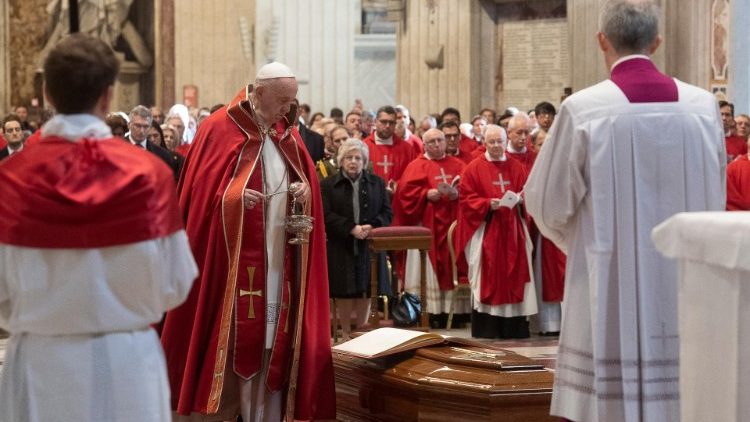 Popiežius Pranciškus dalyvavo kardinolo Grecho laidotuvėse