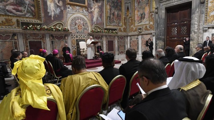 Аудиенция на папа Франциск с членовете на Дипломатическия корпус.
