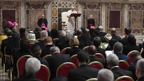 Papa aos diplomatas de 2014 a 2019: amor pelo homem e o bem comum