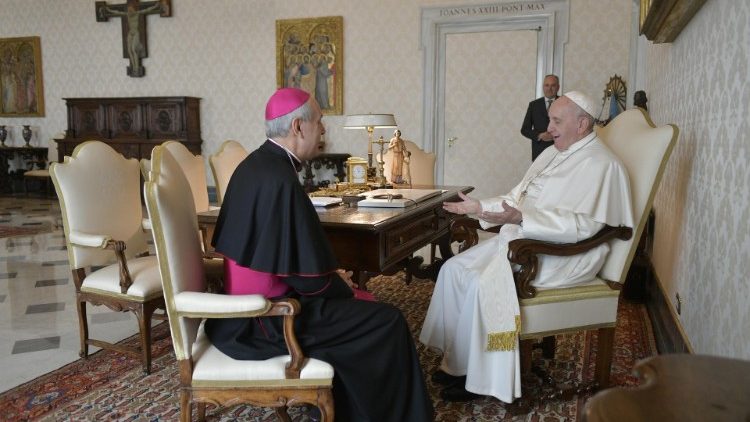 Архиепископ Г. Качча с Папой Франциском