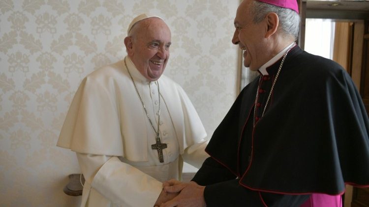 Papež Frančišek in msgr. Gabriele Giordano Caccia