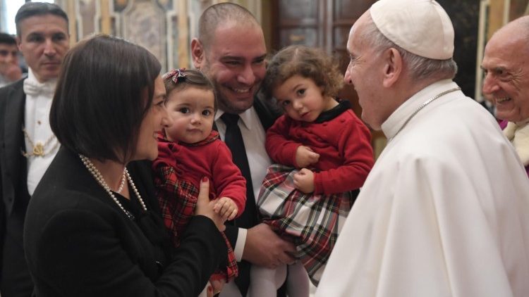 Папа Франциск на встрече с Клементийском зале