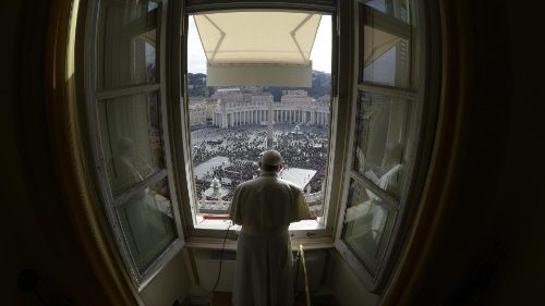 Застуджений Папа слідкуватиме за духовними вправами з Ватикану