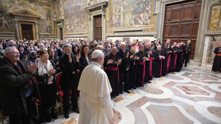  Papež Frančišek med srečanjem z udeleženci kongresa o pastorali starostnikov