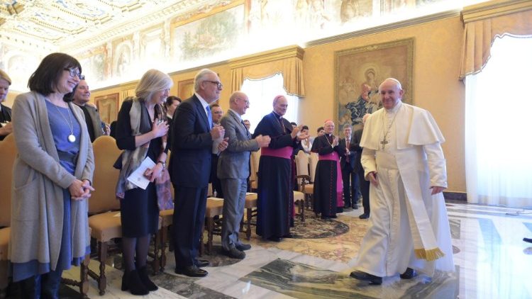 教皇フランシスコ、教育テーマのセミナー参加者と　2020年2月7日