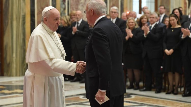 Папа Франциск и верховный рыцарь Карл Андерсон на встрече в Ватикане 10 февраля 2020 г.