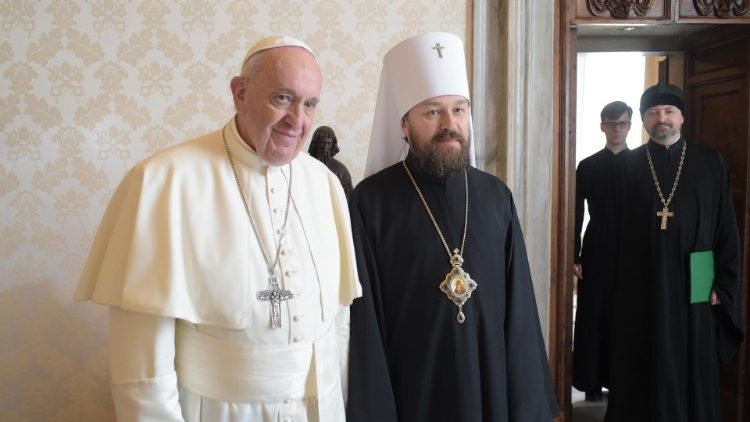 Папа Франциск и митрополит Волоколамский Иларион на встрече в Ватикане (13 февраля 2020 г.)