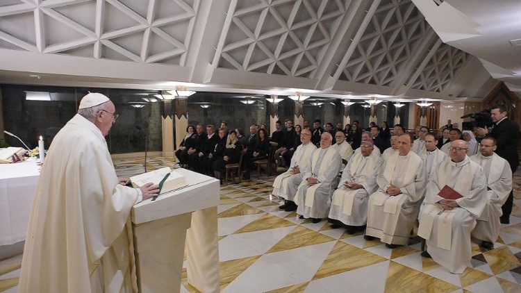 Papa gjatë Meshës në Shën Martë 