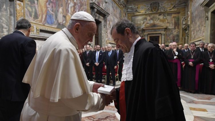 خطاب البابا إلى قضاة محكمة دولة حاضرة الفاتيكان