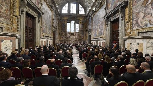 Papa: legislação vaticana sempre mais conforme ao direito internacional