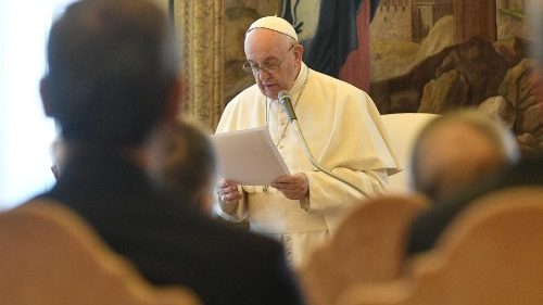 Papst Franziskus: Kirchenrecht ist Seelsorge