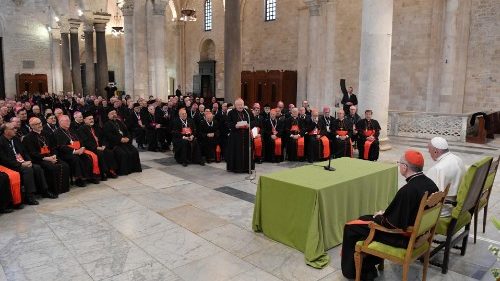 O Papa a bispos do Mediterrâneo: não há alternativa possível à paz