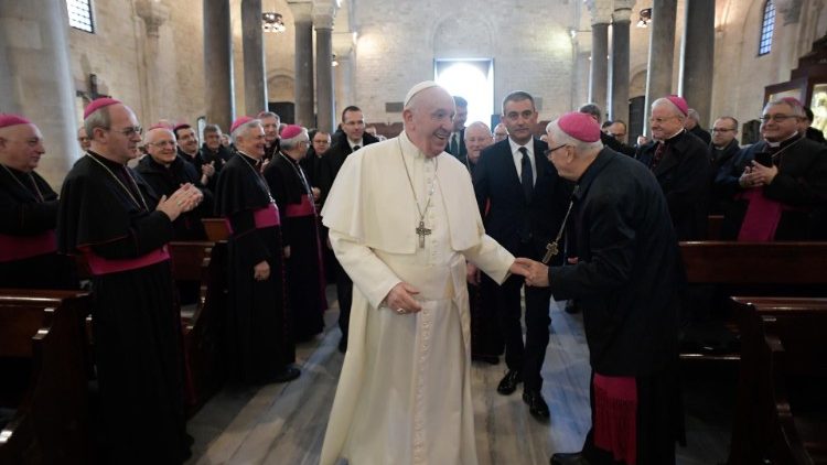 Papież w Bari: bądźmy gościnni, nie obawiajmy się brata w potrzebie
