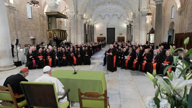 Papst Franziskus in Bari bei seiner Ansprache in der Basilka des heiligen Nikolaus