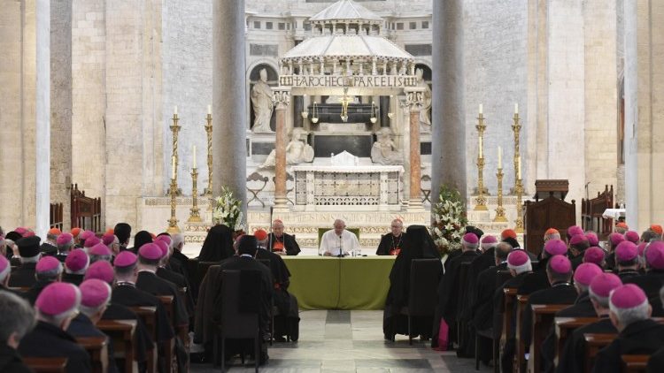 教宗向地中海地区的主教们发表讲话
