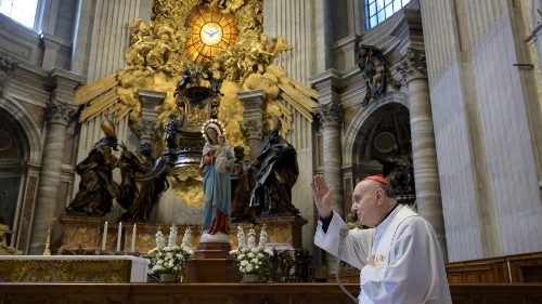 Vatikánska bazilika žije aj naďalej Eucharistiou a spoločnou modlitbou