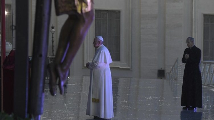 البابا فرنسيس وقفة صلاة في ساحة بازيليك القديس بطرس 27 آذار مارس 2020