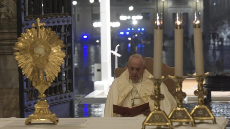 Papa Francisc în rugăciune în Piaţa San Pietro – 27 martie 2020