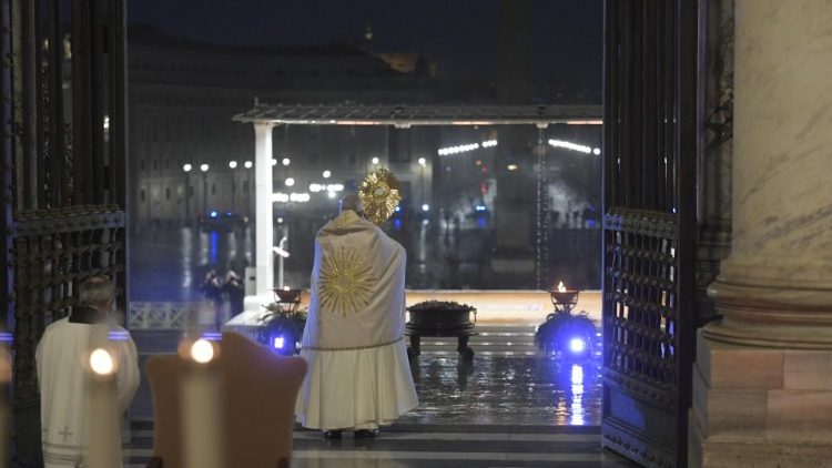 Papst Franziskus spendet den Segen Urbi et Orbi, Archivbild vom 27.3.2020
