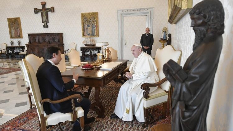 Il Papa a colloquio con Giuseppe Conte