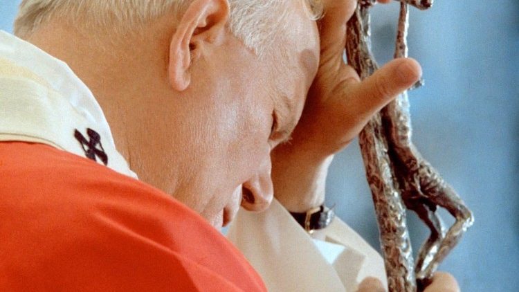 2020.03.31 Giovanni Paolo II con Crocifisso