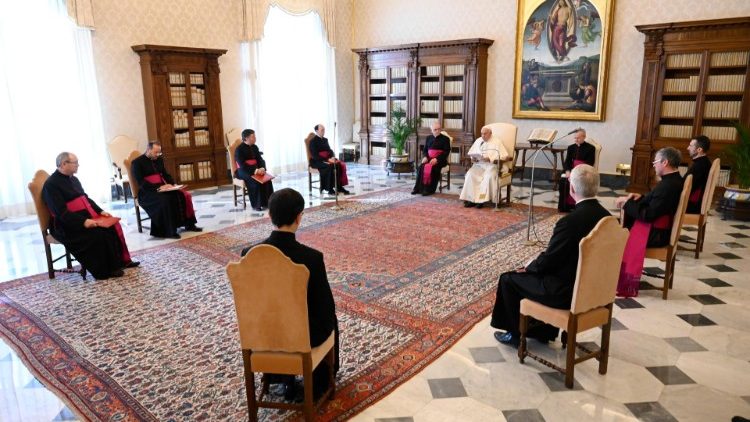Папа Франциск на генералната аудиенция от Библиотеката в Апостолическия дворец
