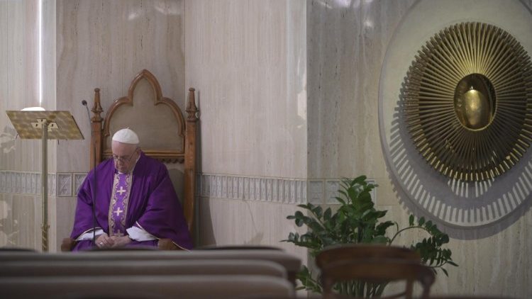 O Papa Francisco durante a Santa Missa na Capela da Casa Santa Marta, no Vaticano