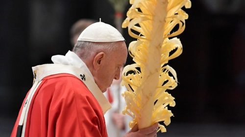 Pope on Palm Sunday: love and service during Covid-19