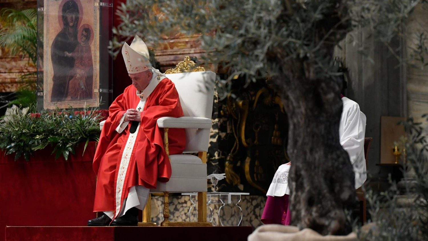 de Ramos. El Papa: “redescubramos que la vida no sirve, si no se sirve” - Vatican News