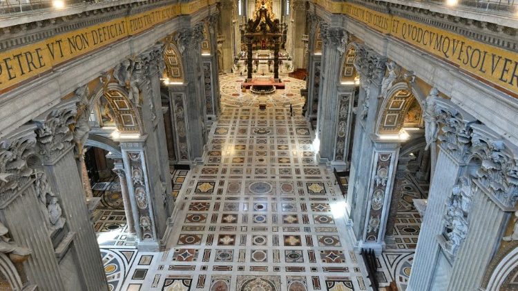 La Basilica di San Pietro "senza popolo" durante la Messa per la domenica delle Palme