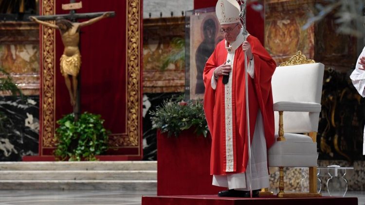 Пладневното обраќање Папата го одржа на крајот од Евхаристиското славење во базиликата на Свети Петар 