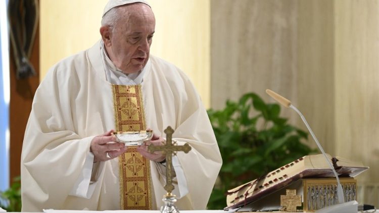 教皇フランシスコ、2020年4月17日、バチカン、サンタ・マルタ館でのミサ